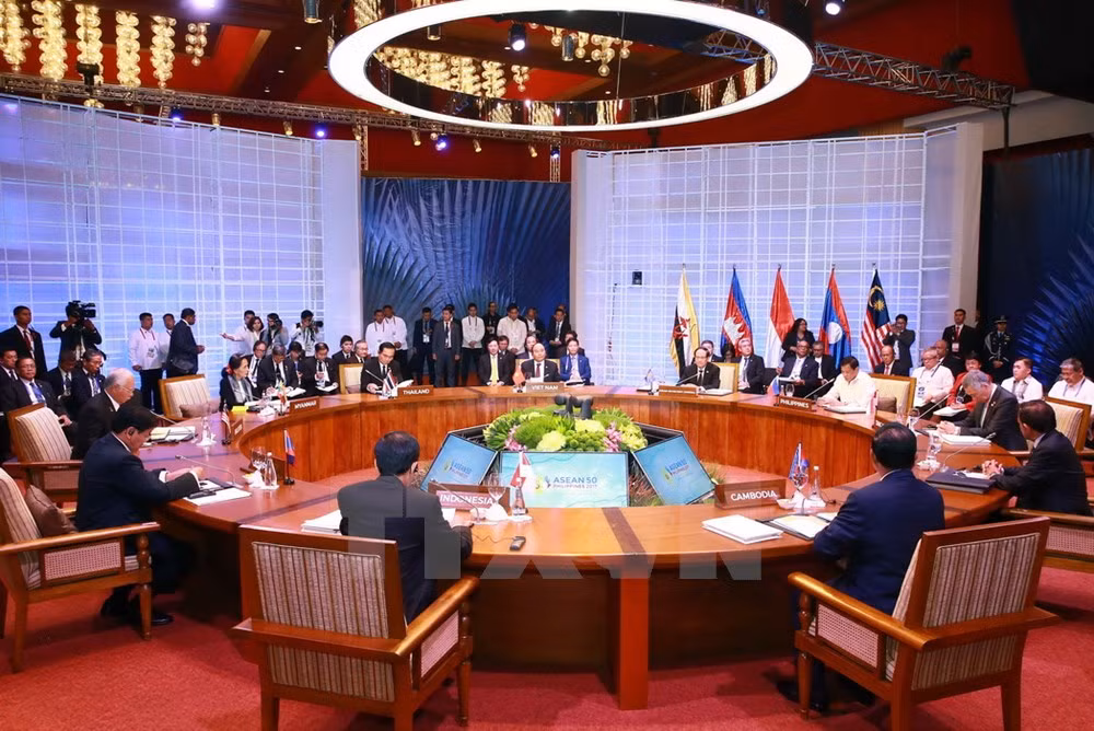 越南政府总理阮春福出席第30届东盟峰会 ảnh 2