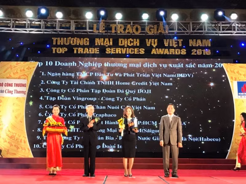 103个企业和企业家荣获“2016年越南最佳贸易服务企业”奖 ảnh 1 103个企业和企业家荣获“2016年越南最佳贸易服务企业”奖 ảnh 1