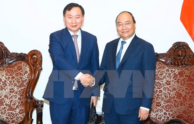越南政府总理阮春福会见韩国现代汽车集团总裁 ảnh 1 越南政府总理阮春福会见韩国现代汽车集团总裁 ảnh 1