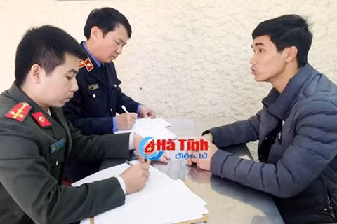一名越南人因聚众扰乱治安秩序从事反国宣传而被逮捕 ảnh 1