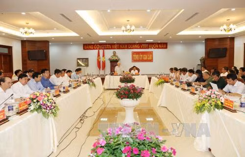 越共中央总书记阮富仲莅临嘉莱省调研 ảnh 1 越共中央总书记阮富仲莅临嘉莱省调研 ảnh 1