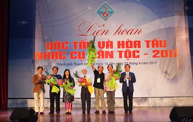 2017年越南民族乐器演奏艺术节在清化省举行 ảnh 1 2017年越南民族乐器演奏艺术节在清化省举行 ảnh 1
