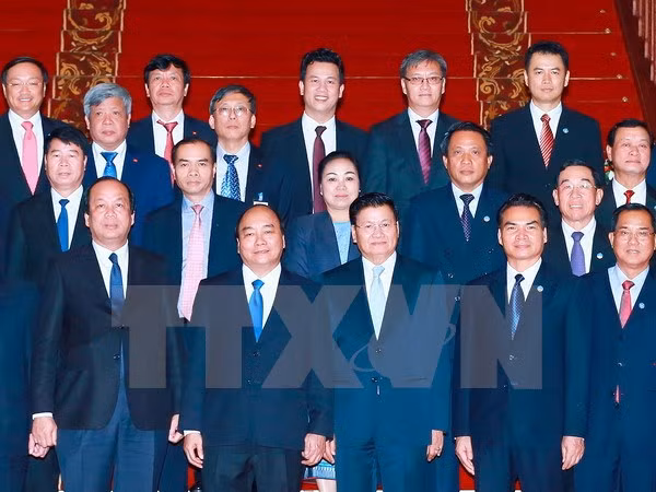 老挝媒体：阮春福访老之行为深化越老两国关系注入新动力 ảnh 1