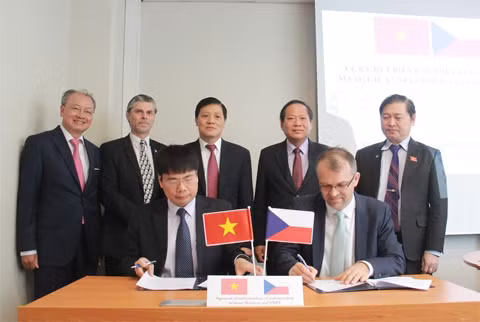 越南邮政电信集团与捷克Novicom公司签署网络安全合作备忘录 ảnh 1