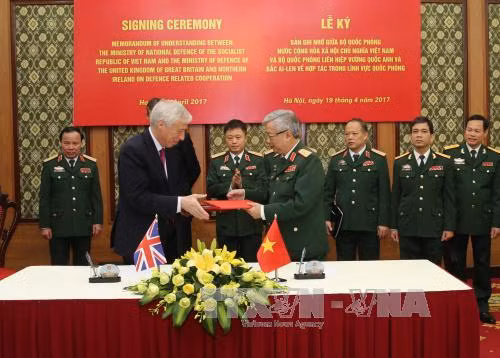 越南希望与英国加强防务合作 ảnh 1