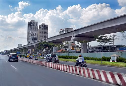 越南南方解放42周年：胡志明市的城市面貌焕然一新 ảnh 4