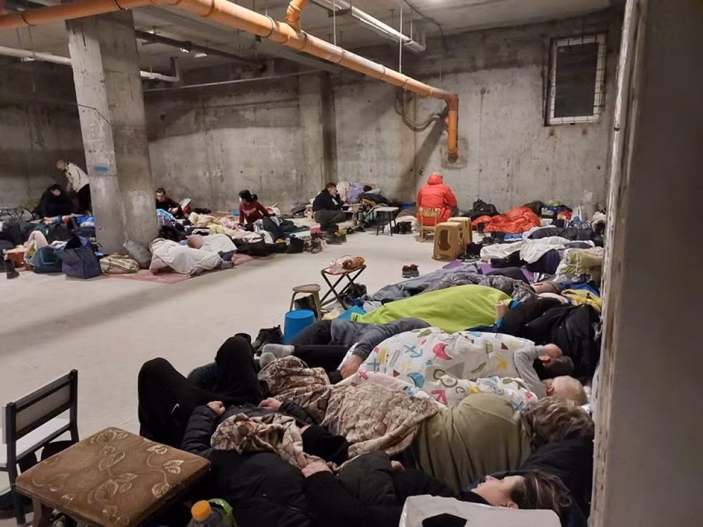 越南外交部发言人黎氏秋姮：按意愿将越南公民撤离战区运送回国 ảnh 2