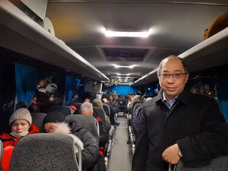 帮助旅乌越南公民：神圣的同胞情谊 ảnh 2