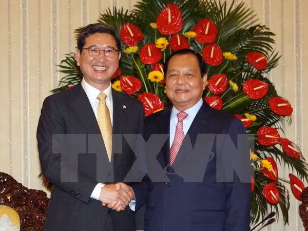 胡志明市委书记会见韩国国会代表团 ảnh 1