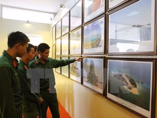 有关黄沙和长沙两个群岛归属越南的图片和资料展在山罗省举行 ảnh 1 有关黄沙和长沙两个群岛归属越南的图片和资料展在山罗省举行 ảnh 1