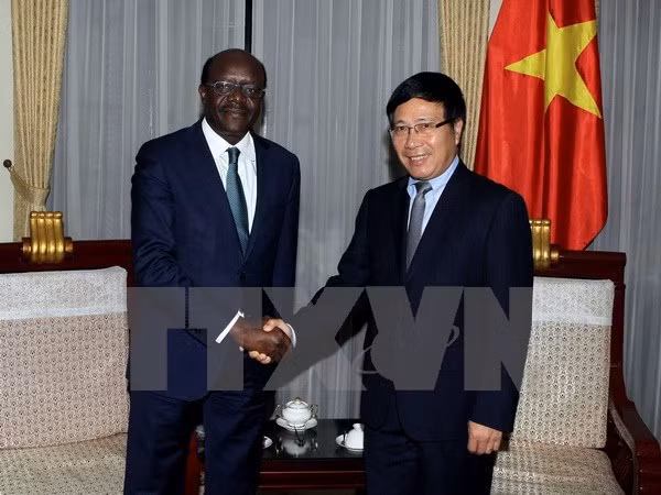 越南政府副总理兼外长范平明会见UNCTAD秘书长穆希萨•基图伊 ảnh 1