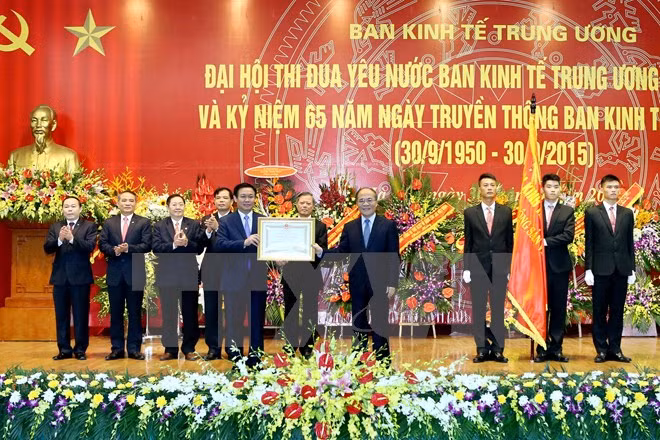 越南国会主席阮生雄出席中央经济部爱国竞赛大会 ảnh 1 越南国会主席阮生雄出席中央经济部爱国竞赛大会 ảnh 1