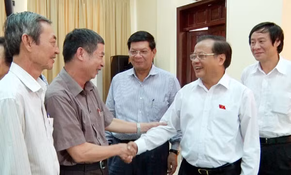 越南党和国家领导接触选民 ảnh 1