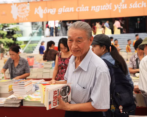 2015年秋季图书节：大家人一起看书 ảnh 4