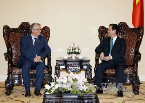 越南党和国家领导会见法国共产党全国书记皮埃尔·洛朗 ảnh 2 越南党和国家领导会见法国共产党全国书记皮埃尔·洛朗 ảnh 2