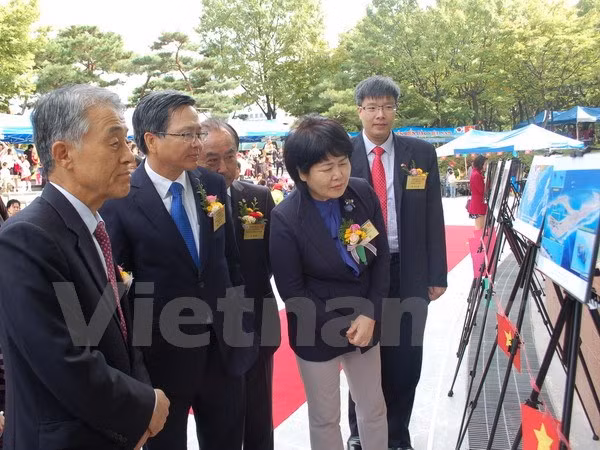 中国在东海非法建设人工岛图片展在韩国举行 ảnh 1 中国在东海非法建设人工岛图片展在韩国举行 ảnh 1