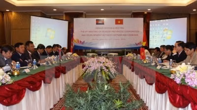 越柬两国讨论推动双方团结友好合作关系的措施 ảnh 1