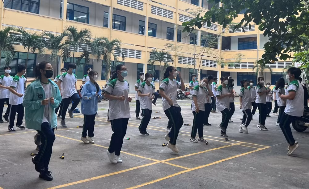 胡志明市为各年级学生自2月14日起返校上课做好准备 ảnh 1