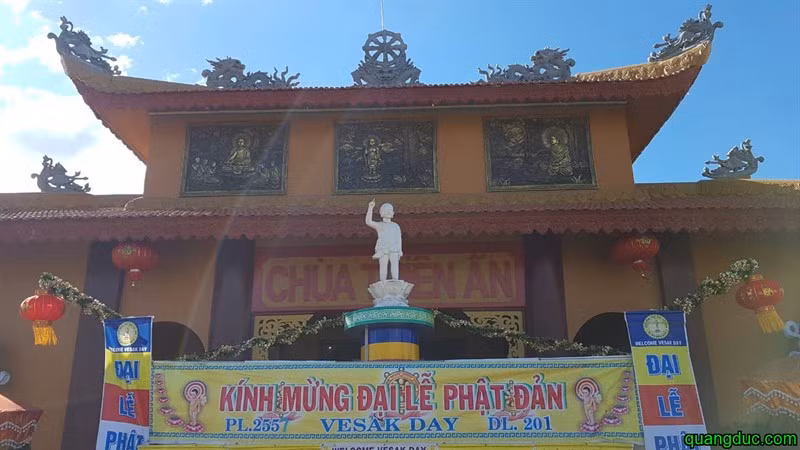 旅澳越南侨胞年初去寺庙烧香祈福 ảnh 1