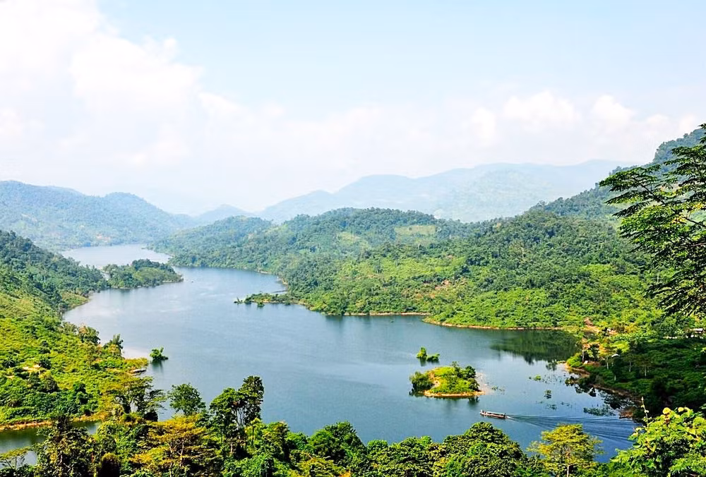 三海湖以独特大自然景观成为吸引国内外游客的旅游胜地 ảnh 2