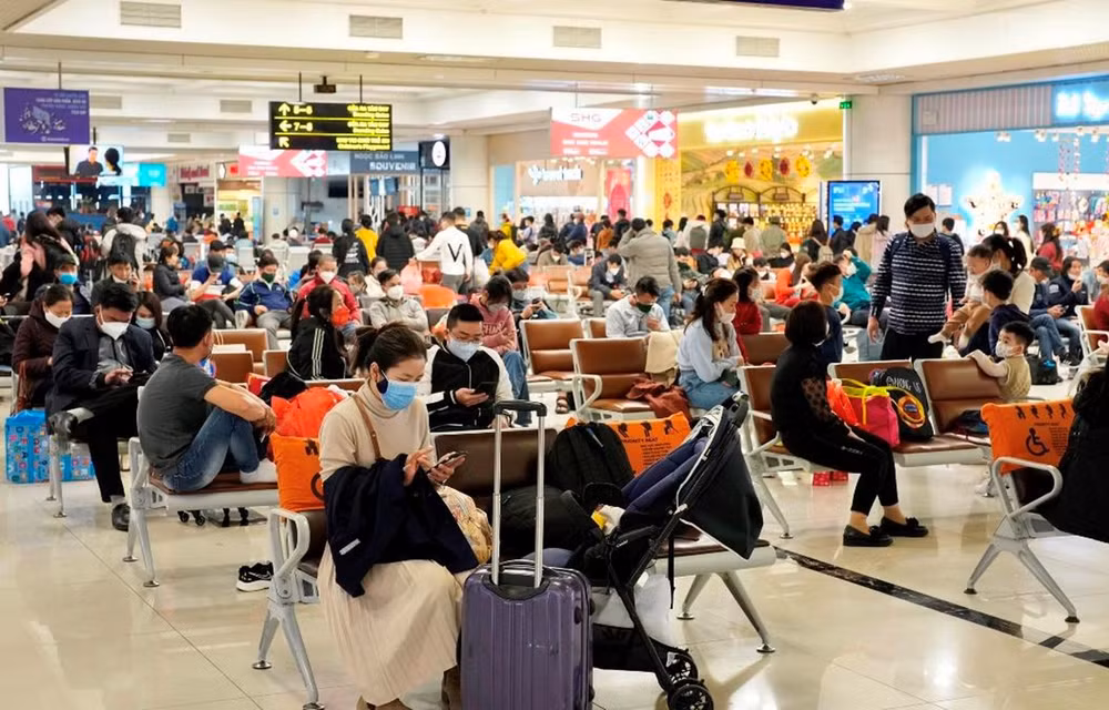 越南各地至胡志明市新山一机场的航班增加250余班 ảnh 1