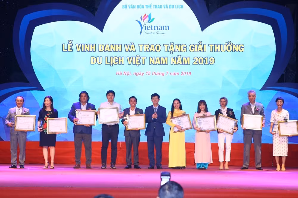 越通社VietnamPlus电子报荣获2019年越南旅游奖 ảnh 2