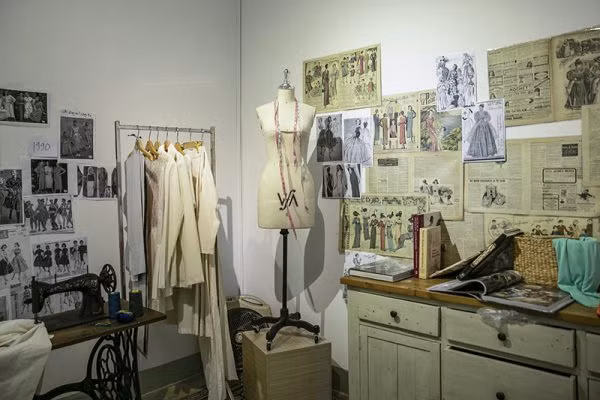  “往日之美”时装展览会推崇不同时代的时装风格 ảnh 2