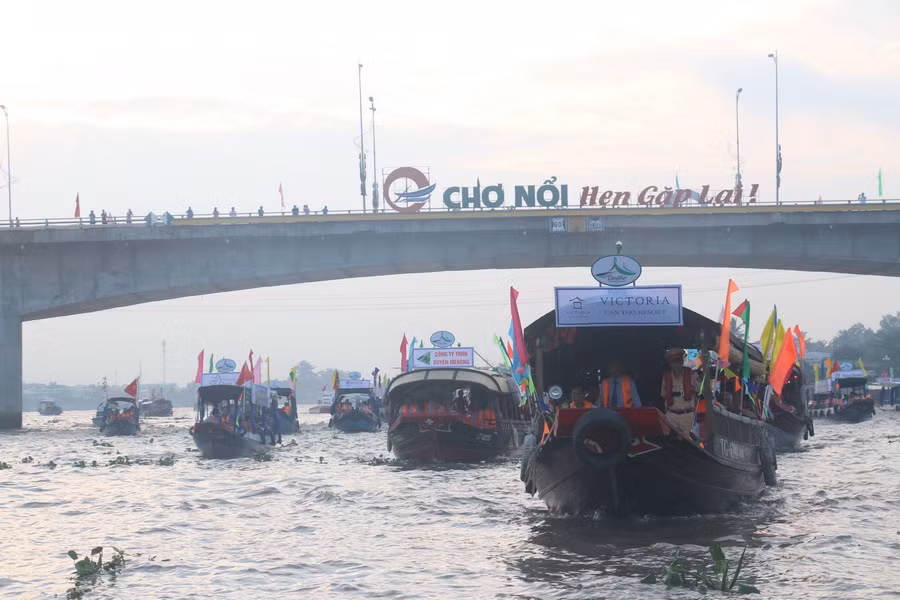 芹苴市举行丐冷水上集市旅游节 ảnh 2