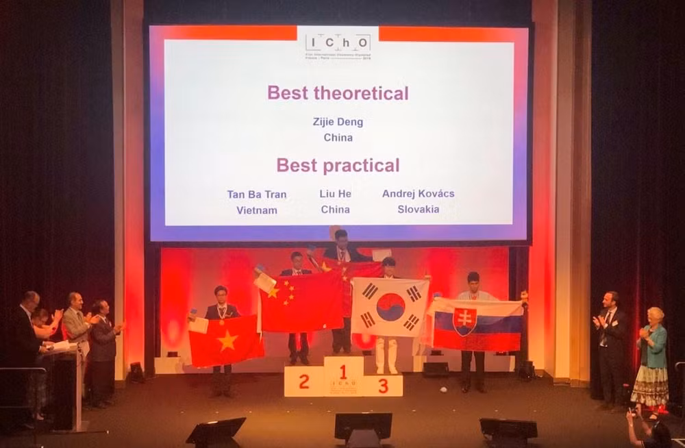 2019年国际化学奥林匹克竞赛实验试题:越南学生首次获得绝对高分 ảnh 2 2019年国际化学奥林匹克竞赛实验试题:越南学生首次获得绝对高分 ảnh 2