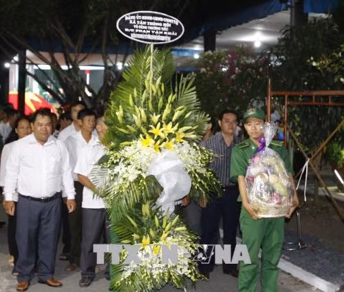 潘文凯逝世 广大当地居民来到其私宅悼念 ảnh 3 潘文凯逝世 广大当地居民来到其私宅悼念 ảnh 3