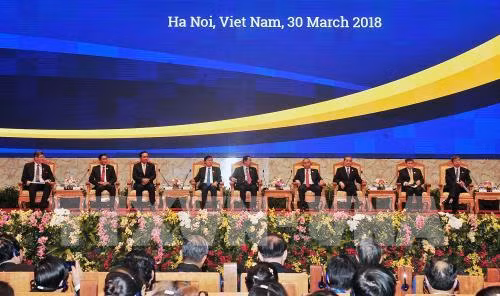 企业界积极参加大湄公河次区域商务峰会的政策对话全体会议 ảnh 1