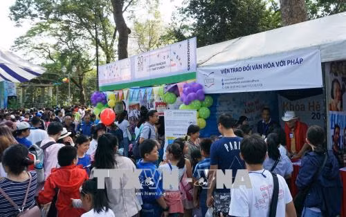 在胡志明市举行的法语日活动吸引5000余名学生参加 ảnh 1