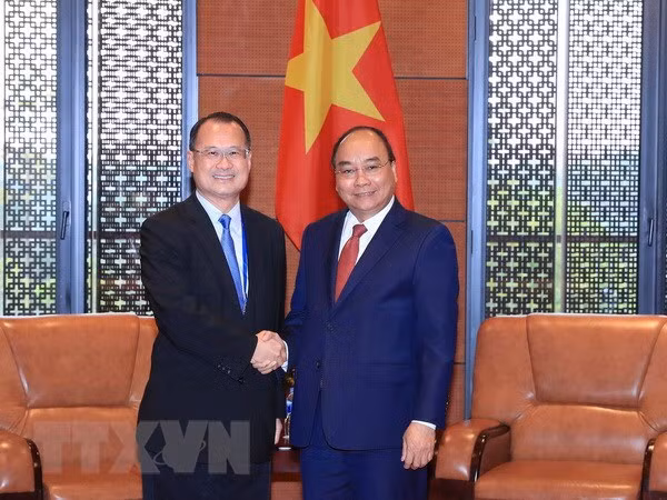 政府总理阮春福会见中国香港新华集团主席蔡冠深 ảnh 1 政府总理阮春福会见中国香港新华集团主席蔡冠深 ảnh 1
