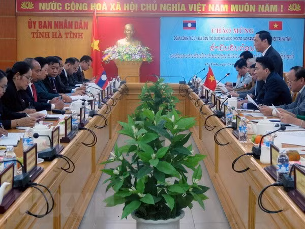 老挝国会民族委员会主任访问河静省 ảnh 1 老挝国会民族委员会主任访问河静省 ảnh 1