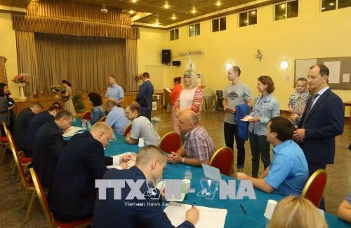 18日 在越南俄罗斯公民陆续参加总统选举投票 ảnh 2