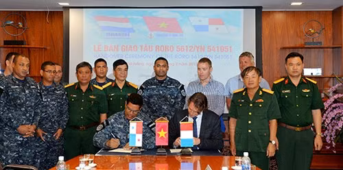 秋江总公司向国外客户交付登陆/补给舰 ảnh 1 秋江总公司向国外客户交付登陆/补给舰 ảnh 1