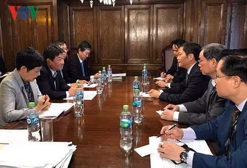 越南工贸部长陈俊英与日本、智利和墨西哥三国代表举行双边会晤 ảnh 1