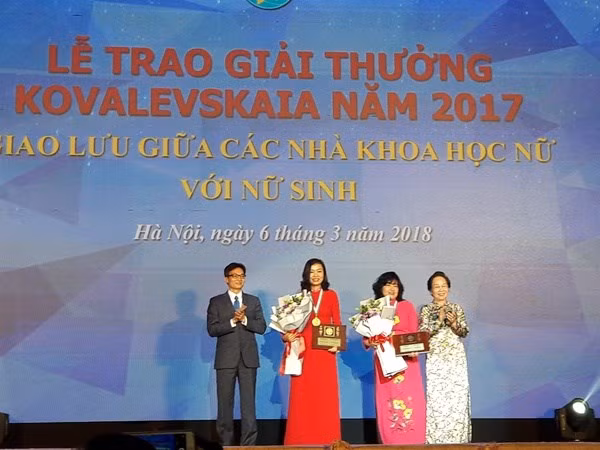 热爱基因解码技术的女科学家 ảnh 1