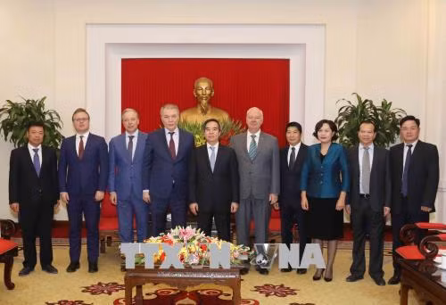 俄罗斯联邦共产党代表团对越南进行工作访问 ảnh 1 俄罗斯联邦共产党代表团对越南进行工作访问 ảnh 1
