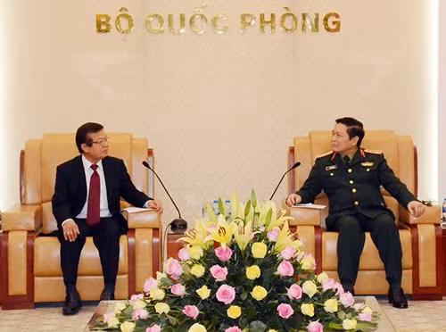 越南国防部部长吴春历大将会见柬埔寨内政部国务秘书腾沙旺 ảnh 1