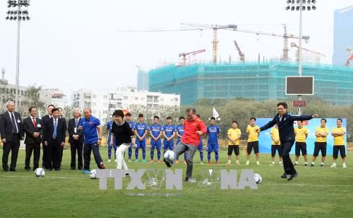 韩国总统文在寅与越南U23国家队和主教练朴恒绪进行交流 ảnh 2