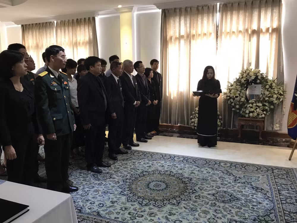 越南驻中国、马来西亚和缅甸大使馆为原政府总理潘文凯举行吊唁仪式 ảnh 1