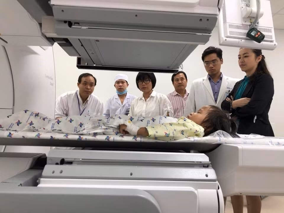 越南第一所儿童医院将核医学应用于治疗领域 ảnh 2