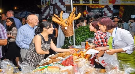 欧洲特色美食亮相河内 ảnh 1