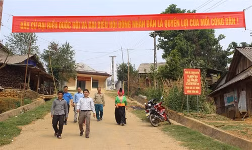 越南山罗省山区同胞的换届选举前期各项准备工作已经就绪 ảnh 1