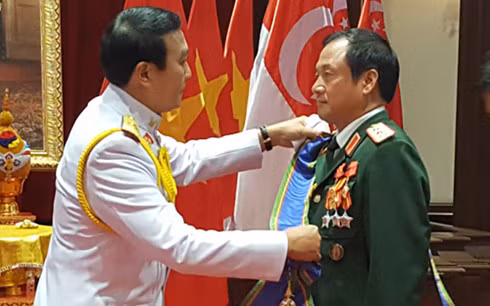 泰国向越南人民军一位上将颁授一级大十字骑士章 ảnh 1 泰国向越南人民军一位上将颁授一级大十字骑士章 ảnh 1