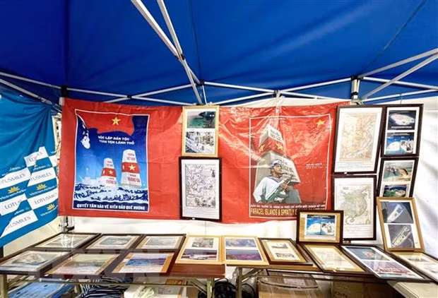 越南在日本展览会上举行维护海洋岛屿主权宣传活动 ảnh 1