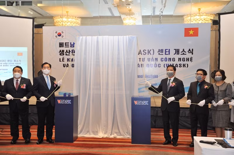 越南-韩国技术解决方案和咨询中心落成 ảnh 1