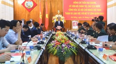 陈大光主席：第五号军区继续推进建设全面可持续发展的武装力量 ảnh 1