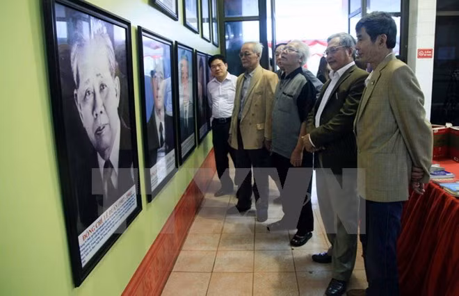 “越南共产党和越南国会发展史上的重要里程碑”图片展在太原省举行 ảnh 1